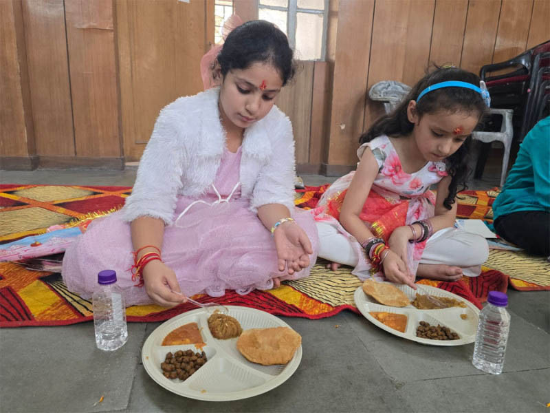  />
					</a>
					<a class=