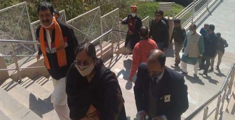  />
					</a>
					<a class=